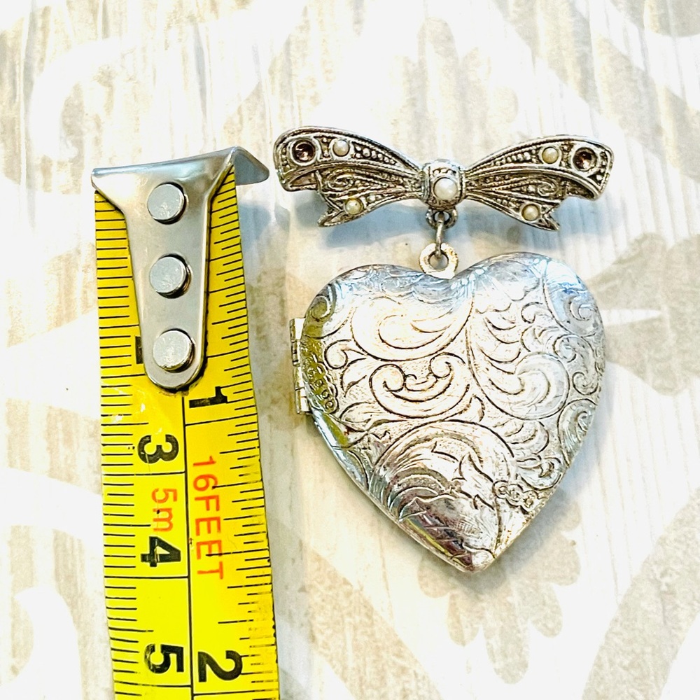 VINTAGE 🤍 Heart Locket Brooch - Picture 4 of 5